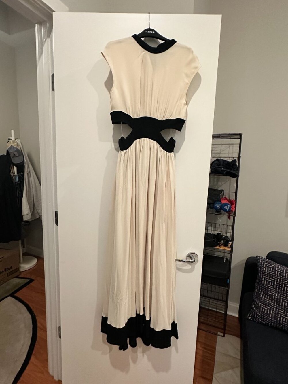 REISS - Keely Cut-Out Waist Contrasting Maxi Dress in Ivory/Black Size 8 - Picture 3 of 5